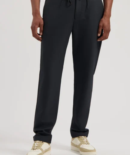 Logan Tech Chino