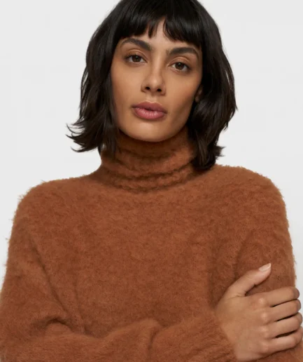 611 Cropped Knit Turtleneck