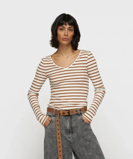 772 V-neck Long Sleeve Top